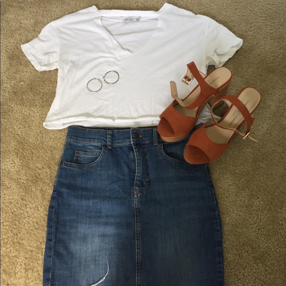 White Cropped Tee